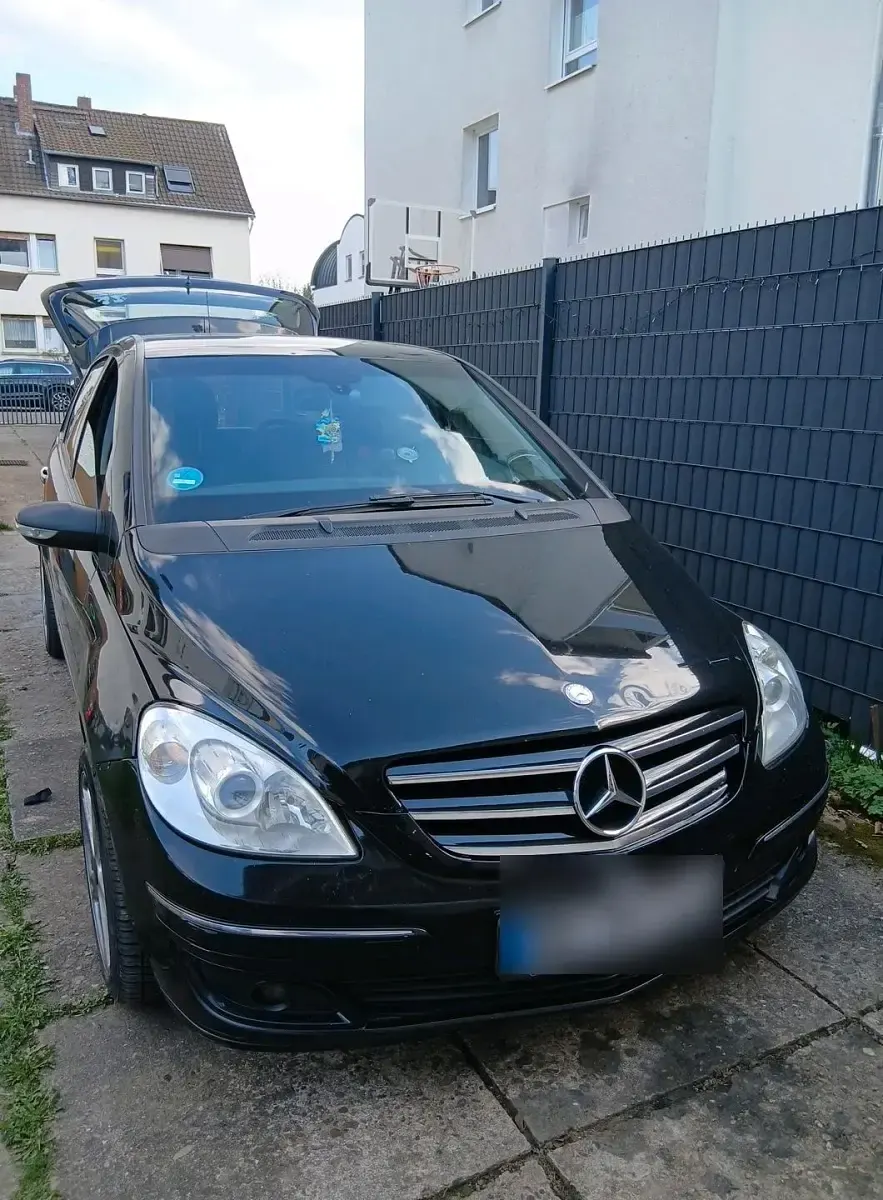 Gebraucht Mercedes B180 116 PS (85 kW) 2026 Schwarz Kleinwagen