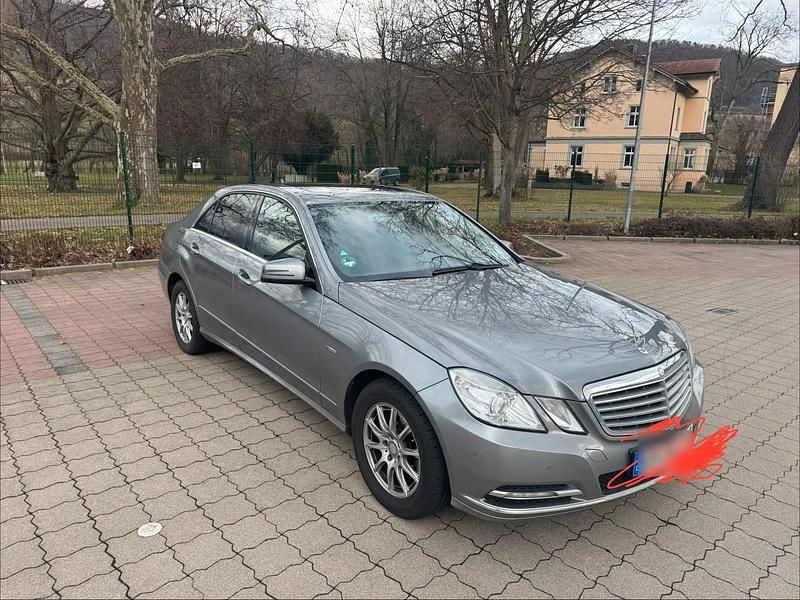 Gebraucht Mercedes E250 204 PS (150 kW) 2012 Grau Limousine