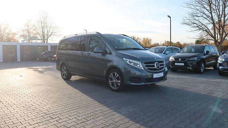 Gebraucht Mercedes V220 185 PS (136 kW) 2017 Grau Van / Kleinbus