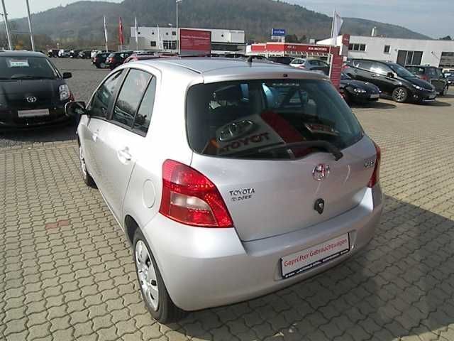 Gebraucht Toyota Yaris Sol 87 PS (63 kW) 2007 Silber metallic Kleinwagen