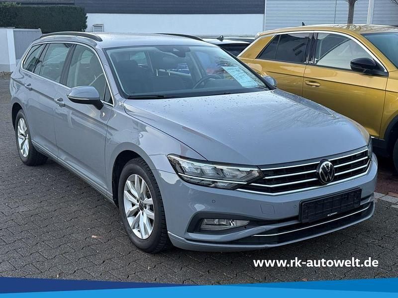 Grau Gebraucht 2023 VW Passat Business Kombi | 20.990 € (Etwas zu teuer) - Bild 1/4