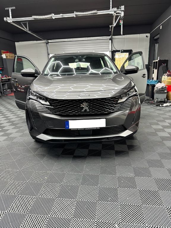 Grau Gebraucht 2021 Peugeot 3008 Active SUV | 19.999 € (Teuer) - Bild 1/4
