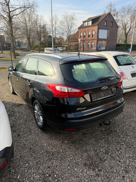 Gebraucht Ford Focus Titanium 116 PS (85 kW) 2015 Schwarz Limousine