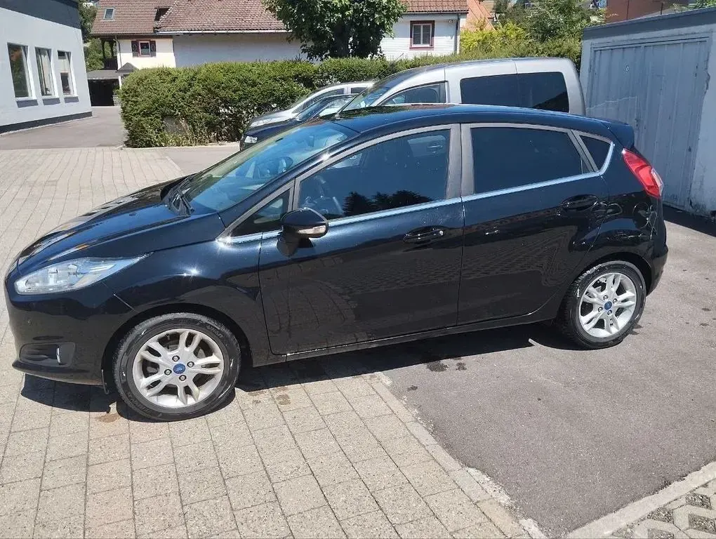 Gebraucht Ford Fiesta Titanium 125 PS (91 kW) 2016 Schwarz Kleinwagen