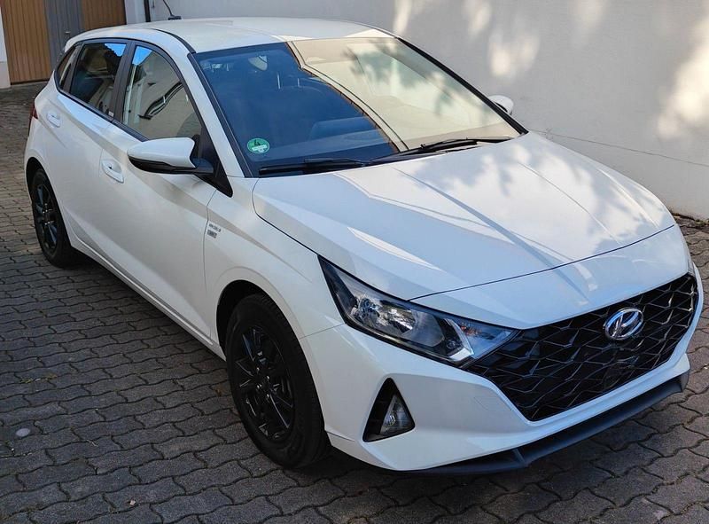 Weiß Gebraucht 2021 Hyundai i20 Kleinwagen | 14.200 € (Guter Preis) - Bild 1/4