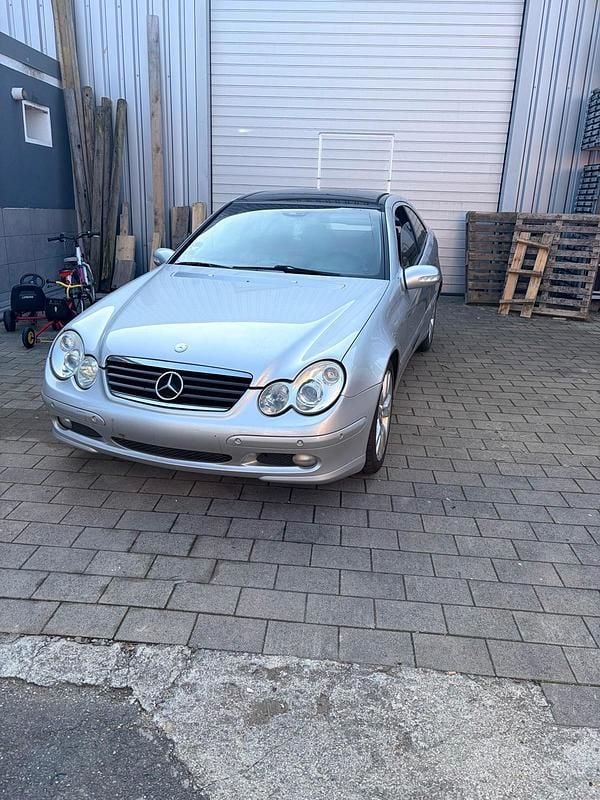Gebraucht Mercedes C200 160 PS (117 kW) 2004 Silber Coupé