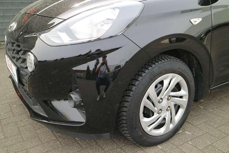 Gebraucht Hyundai i10 Select 67 PS (49 kW) 2021 Phantom black Kleinwagen