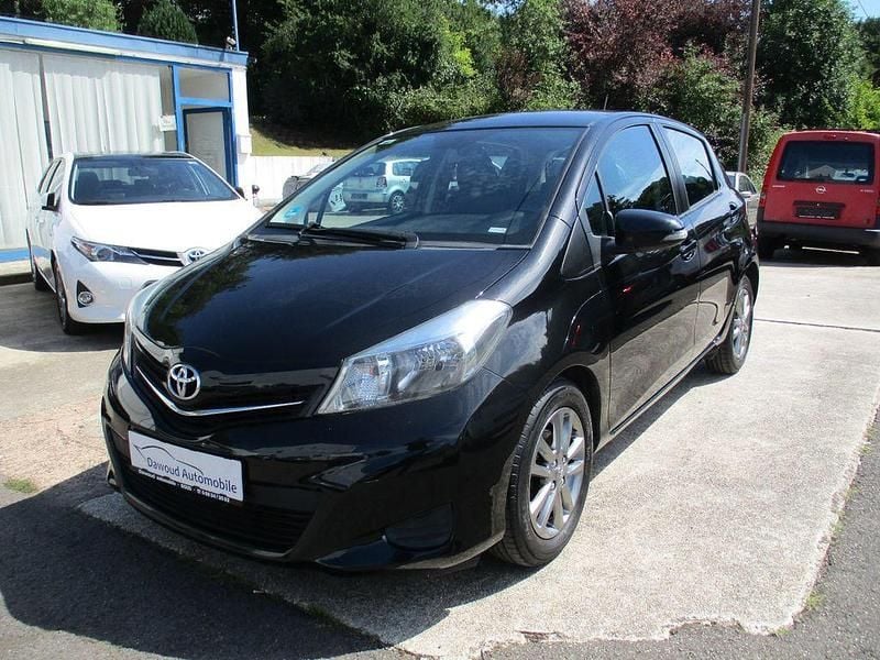 Schwarz Gebraucht 2014 Toyota Yaris Edition Limousine | 6.400 € (Fairer Preis) - Bild 1/4