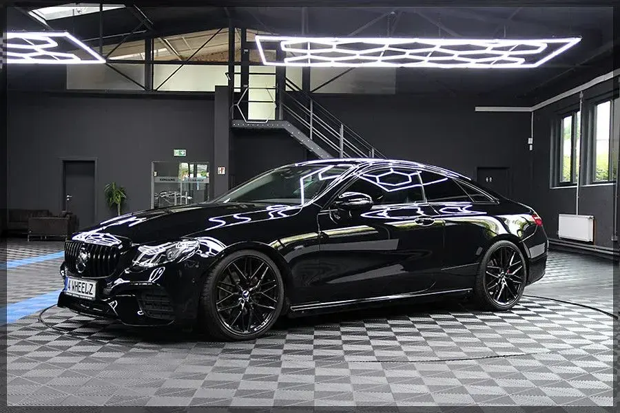 Gebraucht Mercedes E200 AMG 184 PS (135 kW) 2018 Schwarz Coupé