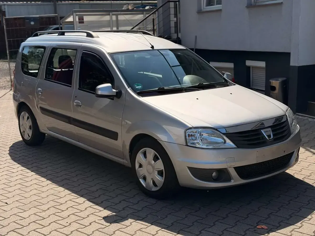 Gebraucht Dacia Logan Lauréate 86 PS (63 kW) 2009 Platingrau Kombi