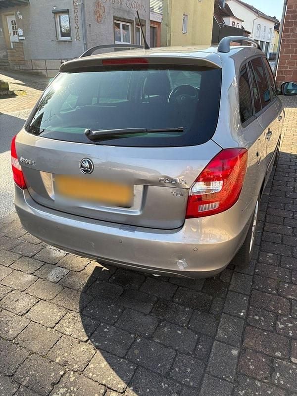 Gebraucht Skoda Fabia Ambiente 90 PS (66 kW) 2013 Silber Kombi