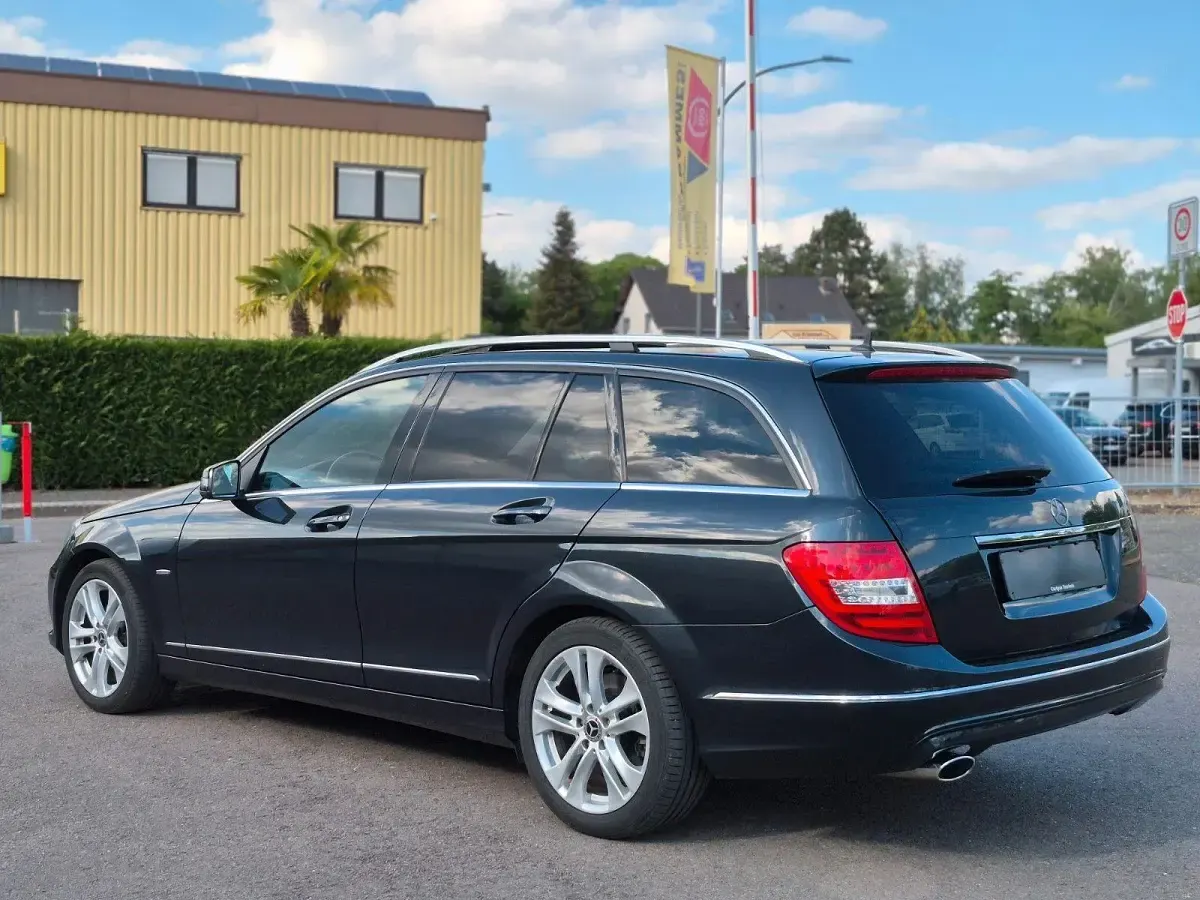 Gebraucht Mercedes C220 Avantgarde 170 PS (125 kW) 2011 Grau Kombi