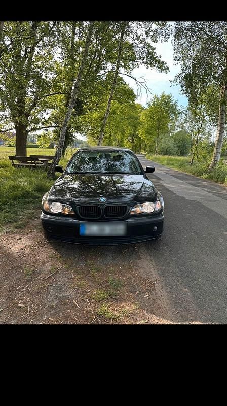 Schwarz Gebraucht 2002 BMW 316 Limousine | 1.849 € - Bild 1/4