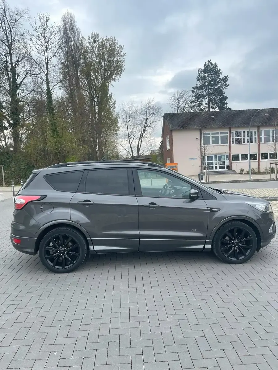 Gebraucht Ford Kuga ST 242 PS (177 kW) 2018 Grau SUV