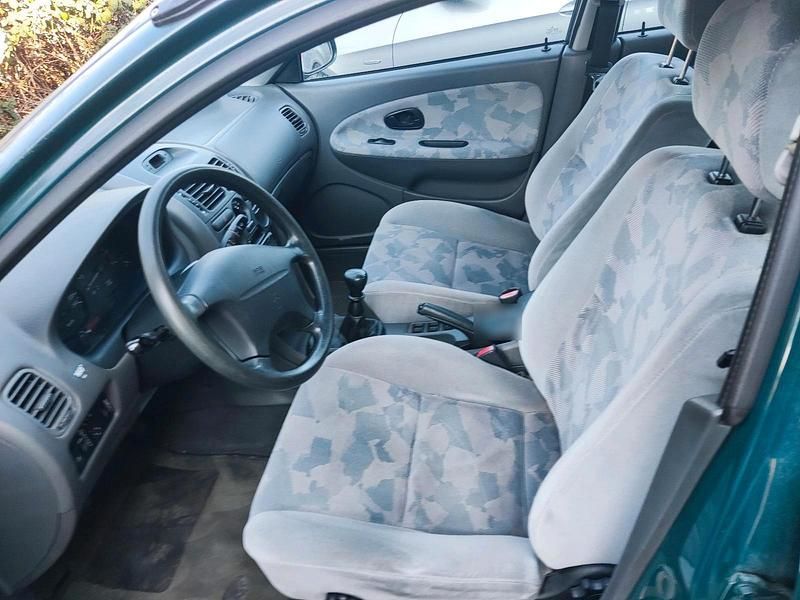 Gebraucht Mitsubishi Carisma 100 PS (73 kW) 1997 Grün Limousine