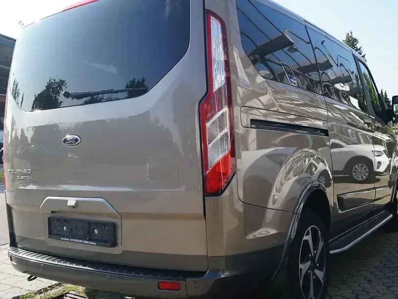 Gebraucht Ford Tourneo Custom Active 170 PS (125 kW) 2023 Silber Van