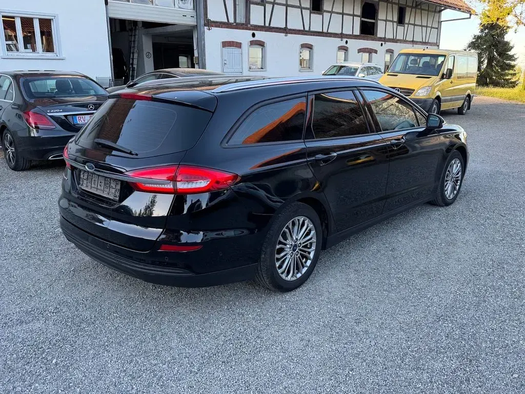 Gebraucht Ford Mondeo Trend 150 PS (110 kW) 2019 Schwarz Limousine