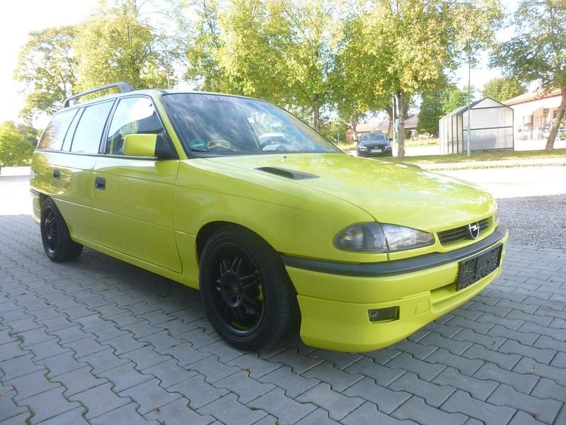 Gebraucht Opel Astra 150 PS (110 kW) 1994 Gelb Kombi