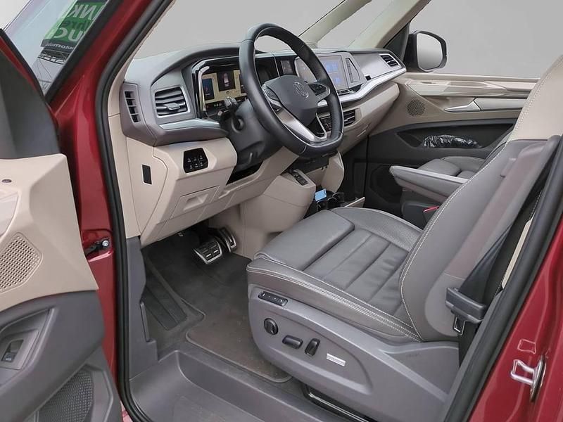 Gebraucht VW Multivan Style 150 PS (110 kW) 2023 Rot Van