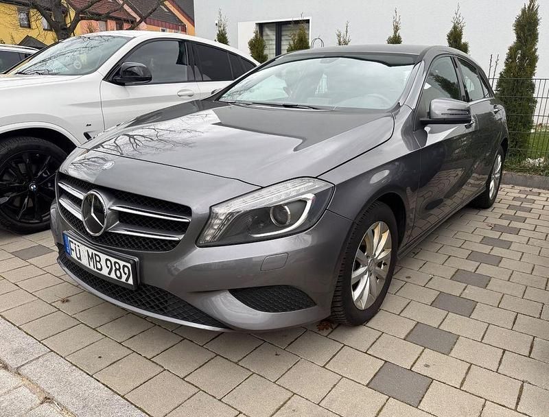 Gebraucht Mercedes A180 109 PS (80 kW) 2013 Schwarz Limousine
