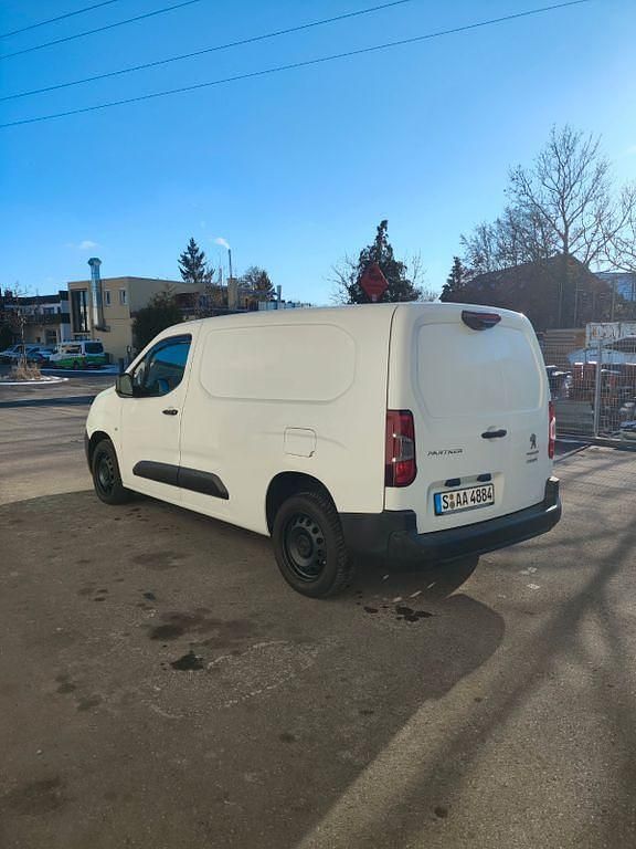 Gebraucht Peugeot Partner Premium 99 PS (72 kW) 2018 Weiß Van / Kleinbus