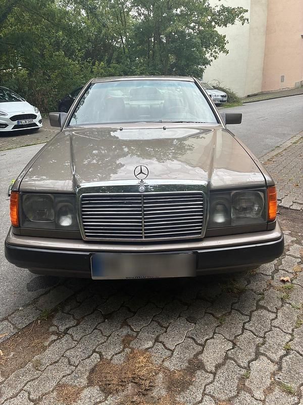 Braun Gebraucht 1989 Mercedes 230 Coupé | 5.000 € - Bild 1/4