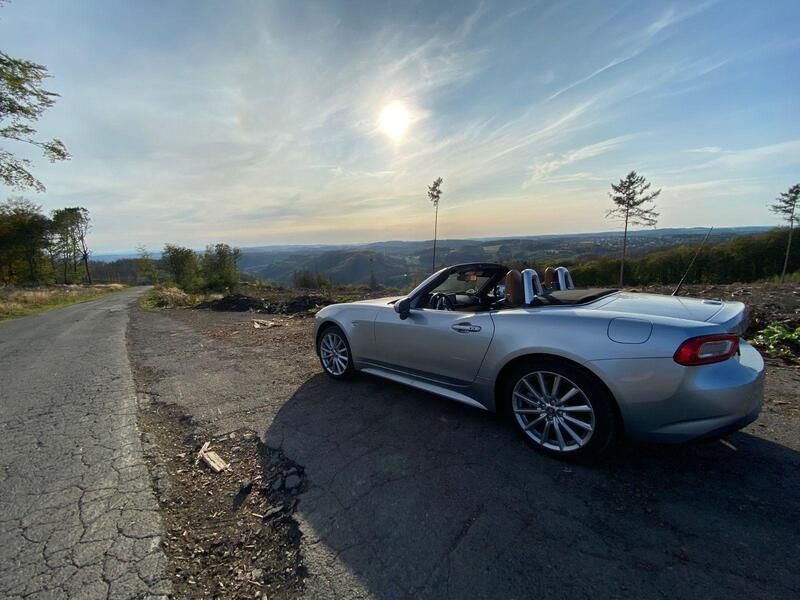Grau Gebraucht 2019 Fiat 124 Spider Cabrio | 18.990 € (Fairer Preis) - Bild 1/4