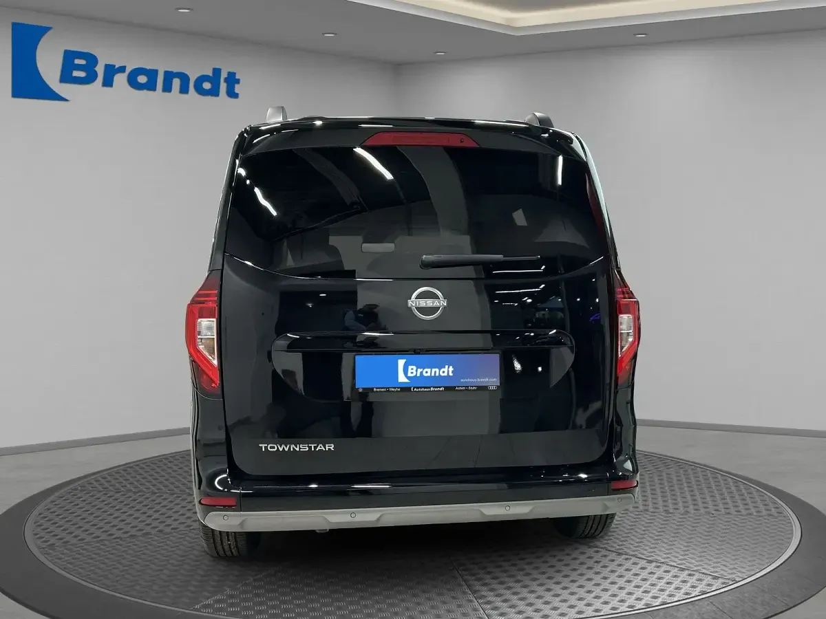 Neu Nissan Townstar Tekna 131 PS (96 kW) 2025 Schwarz Van