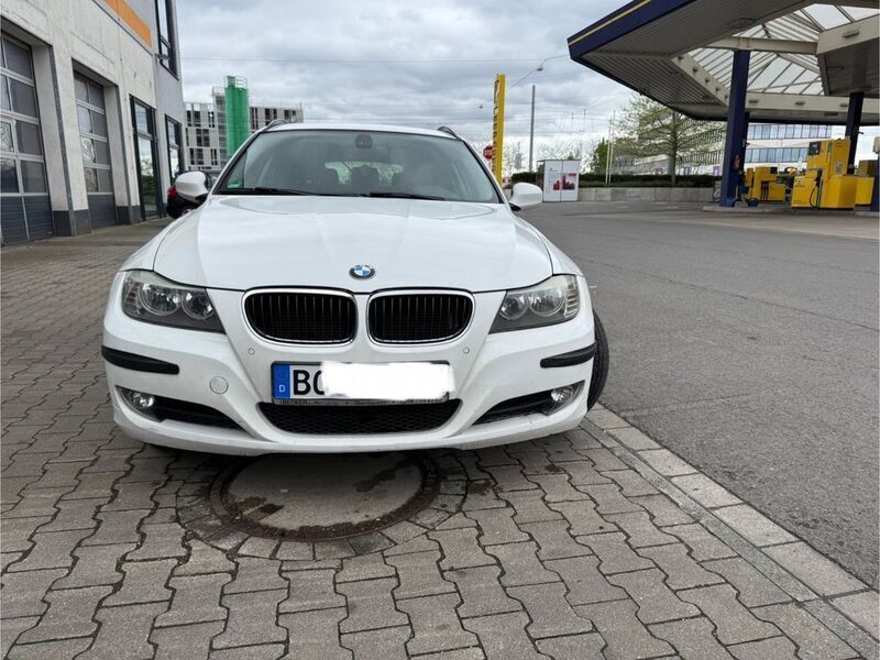 Weiß Gebraucht 2011 BMW 318 Exclusive Kombi | 5.600 € (Fairer Preis) - Bild 1/2