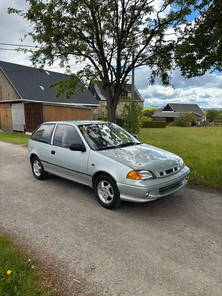 Gebraucht Subaru Justy 86 PS (63 kW) 2001 Silber Kleinwagen