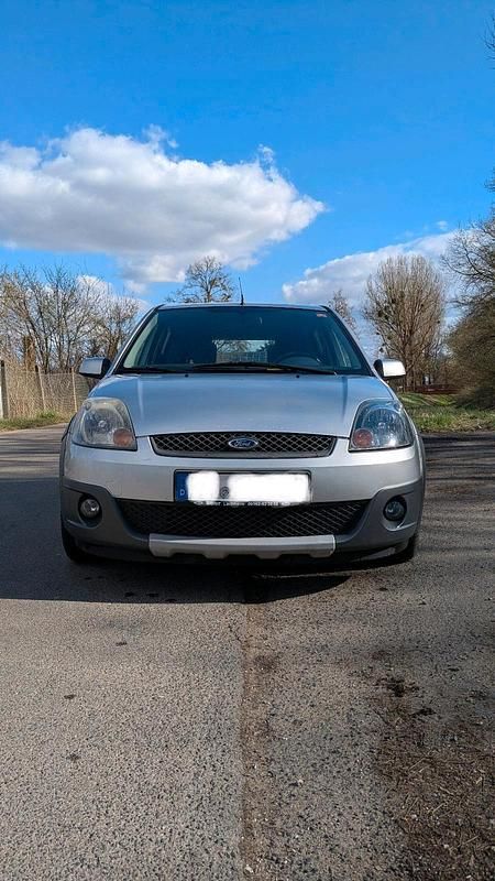 Gebraucht Ford Fiesta 80 PS (58 kW) 2007 Silber Kleinwagen