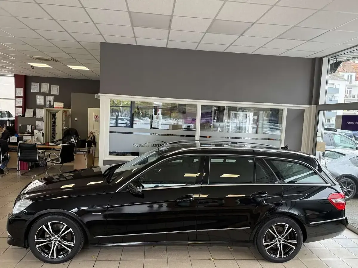 Second-hand Mercedes E300 231 CP (169 kW) 2011 Negru Break
