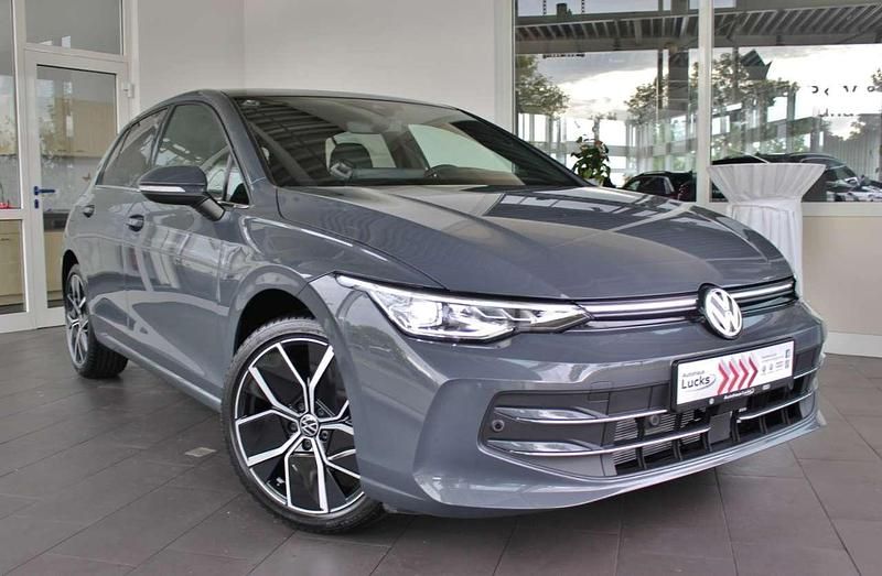 Delfingrau metallic / schwarz Gebraucht 2024 VW Golf VIII Edition Limousine | 34.689 € (Teuer) - Bild 1/4