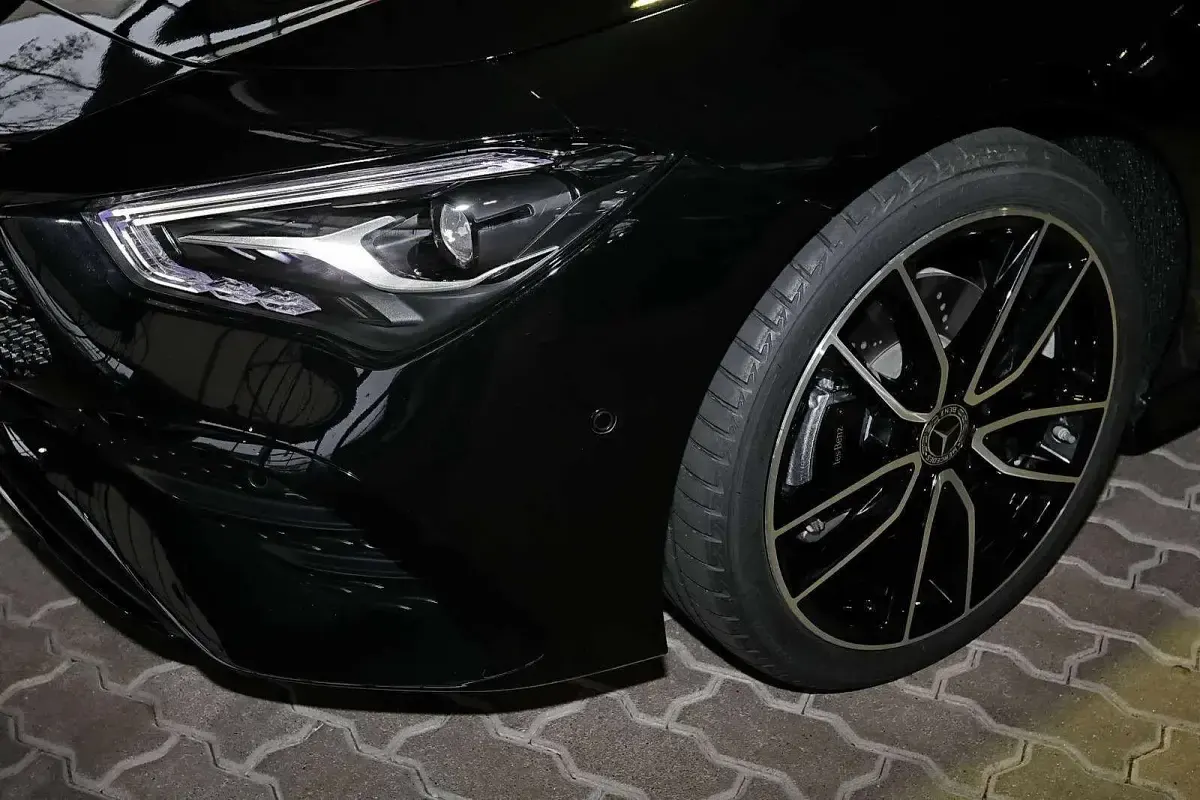 Gebraucht Mercedes CLA200 AMG 163 PS (119 kW) 2025 Metalliclack kosmosschwarz Coupé
