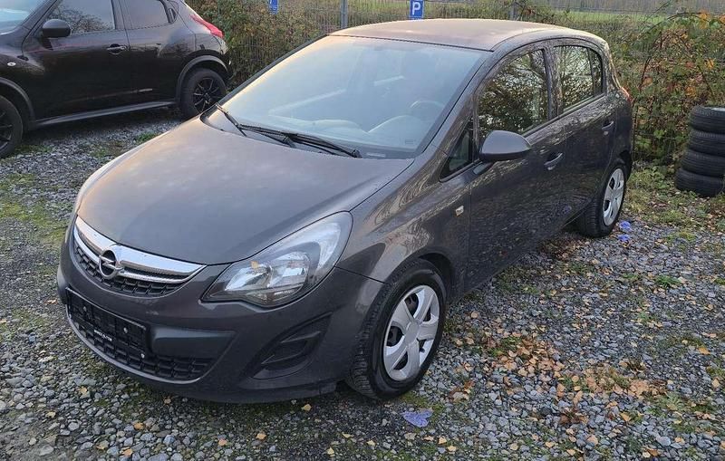 Grau Gebraucht 2014 Opel Corsa Limousine | 3.500 € (Fairer Preis) - Bild 1/4