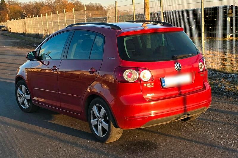 Rot Gebraucht 2010 VW Golf Plus Cross Van / Kleinbus | 4.444 € - Bild 1/4