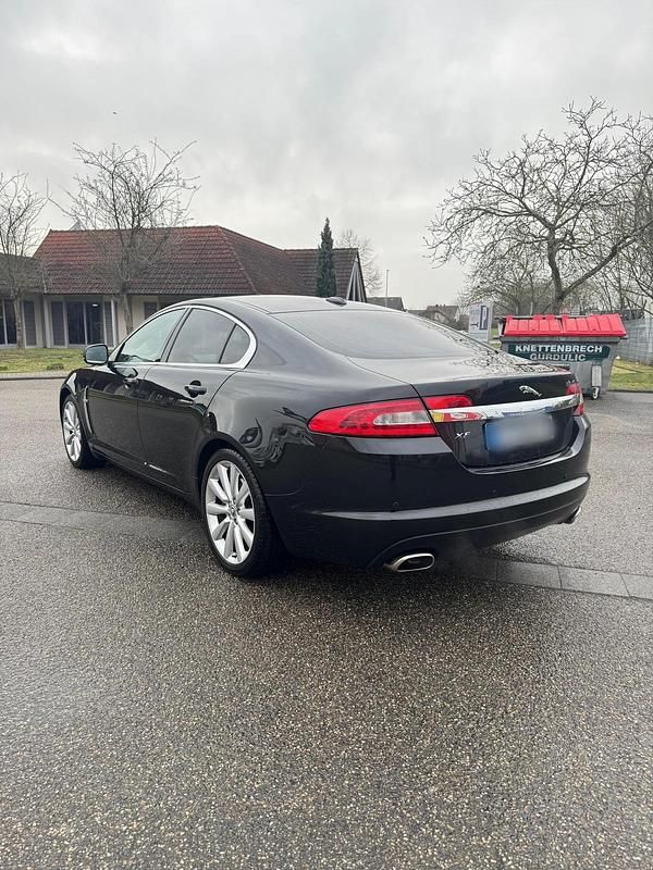 Schwarz Gebraucht 2010 Jaguar XF Limousine | 9.200 € (Fairer Preis) - Bild 1/4