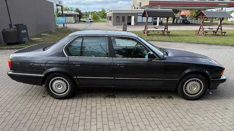 Gebraucht BMW 735 211 PS (155 kW) 1991 Schwarz Limousine