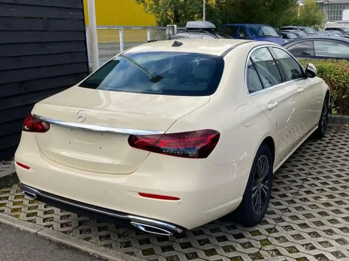 Gebraucht Mercedes E220 200 PS (147 kW) 2023 Beige Limousine