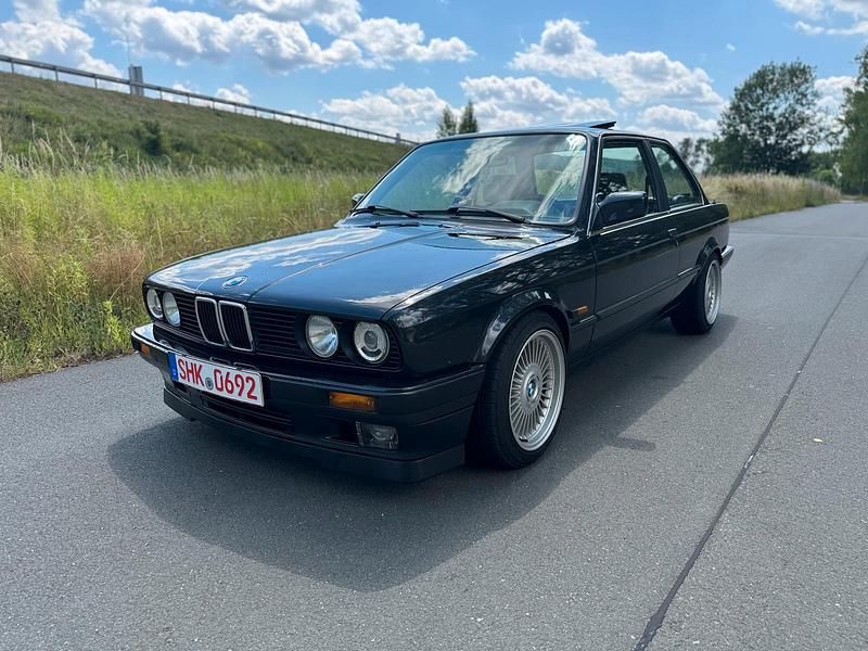 Gebraucht BMW 325 170 PS (125 kW) 1991 Schwarz Coupé