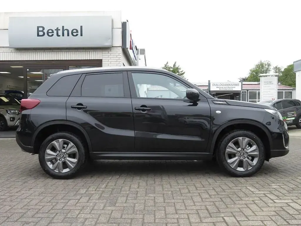 Gebraucht Suzuki Vitara Comfort 102 PS (75 kW) 2023 Schwarz SUV