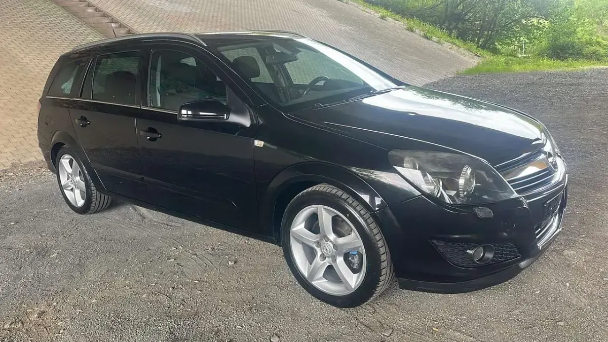 Gebraucht Opel Astra Sport 150 PS (110 kW) 2009 Saphirschwarz mi2 Kombi