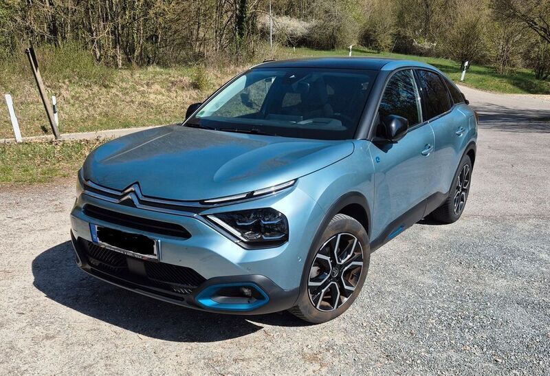 Blau Gebraucht 2021 Citroën e-C4 Shine Limousine | 17.950 € (Fairer Preis) - Bild 1/4