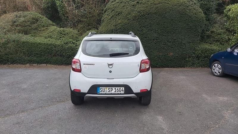 Gebraucht Dacia Sandero Stepway Ambiance 90 PS (66 kW) 2015 Weiß Limousine