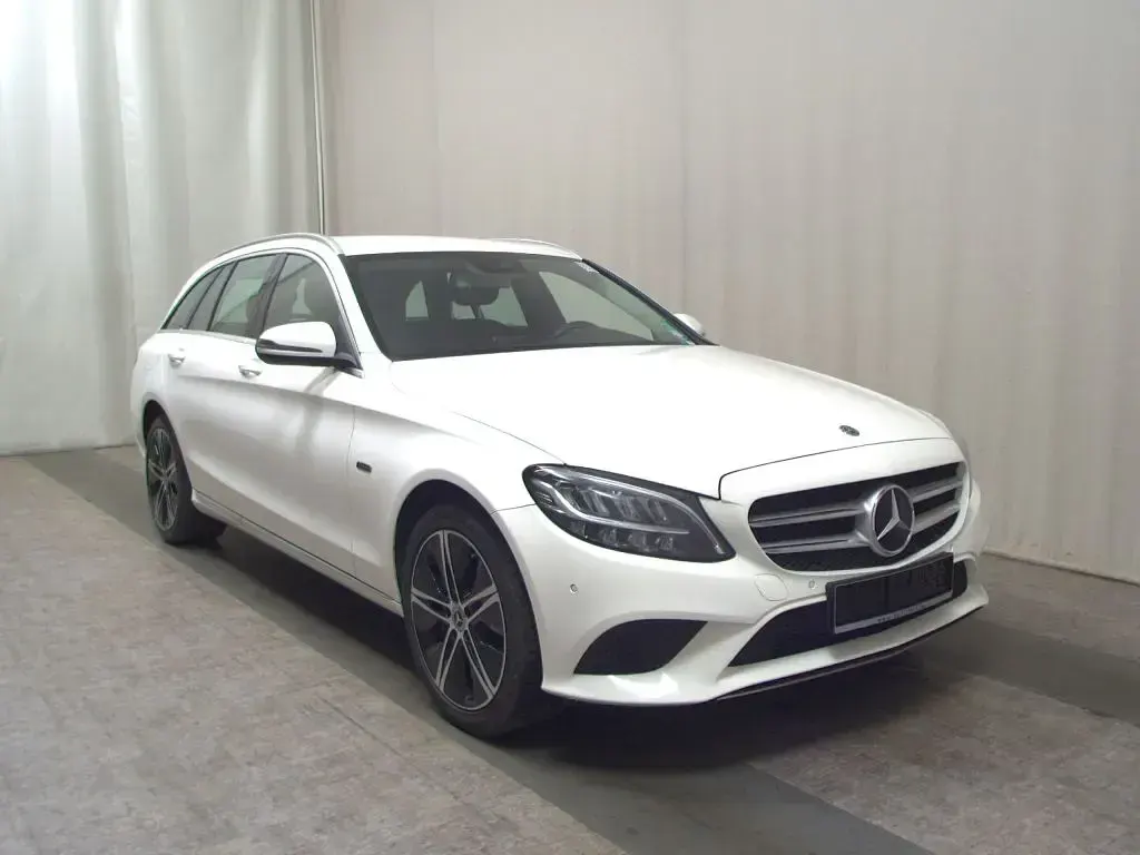 Gebraucht Mercedes C300e Avantgarde 306 PS (225 kW) 2020 Polarweiß Kombi