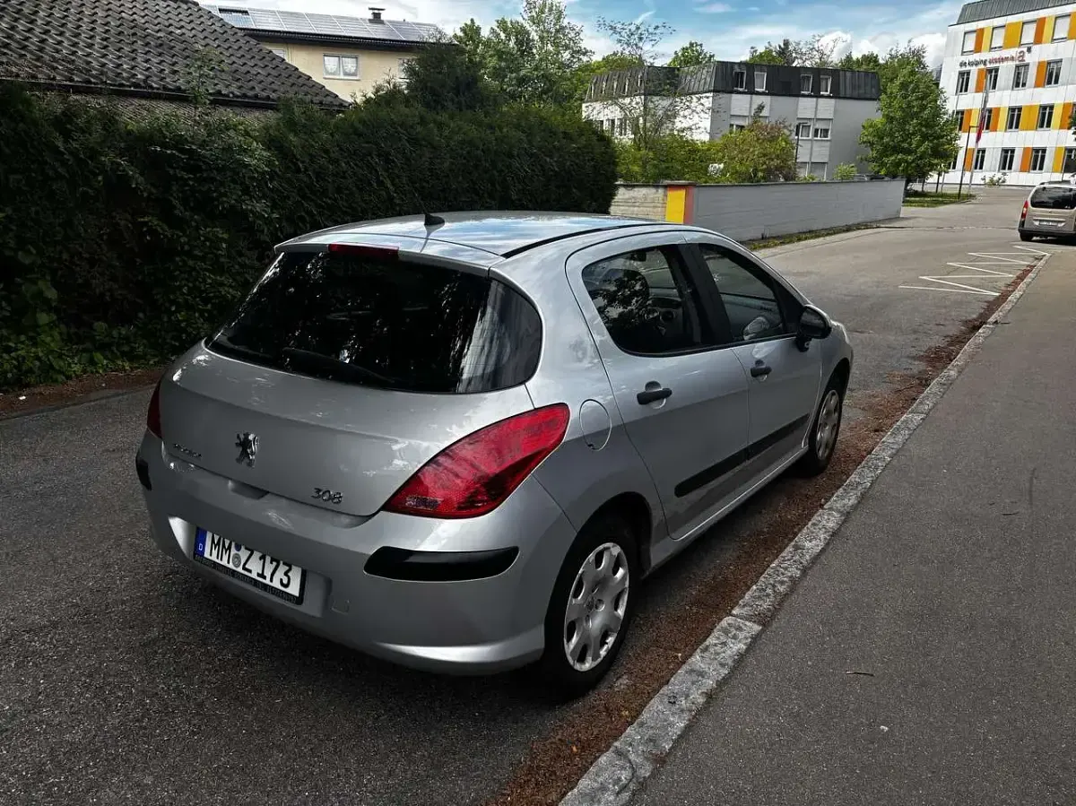 Gebraucht Peugeot 308 Tendance 95 PS (69 kW) 2009 Limousine