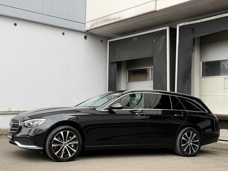 Gebraucht Mercedes E300 Avantgarde 194 PS (142 kW) 2022 Schwarz Limousine