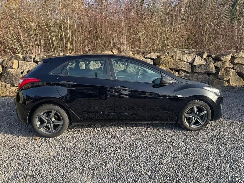 Gebraucht Hyundai i30 Edition 110 PS (80 kW) 2014 Schwarz Limousine