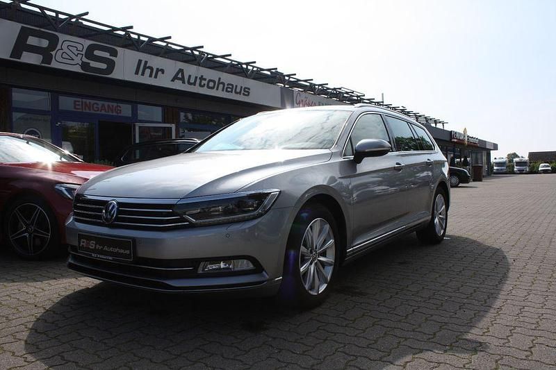 Silber Gebraucht 2019 VW Passat Highline Kombi | 17.495 € (Fairer Preis) - Bild 1/4