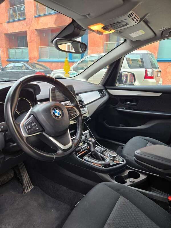 Grau Gebraucht 2020 BMW 225 Active Tourer iPerformance Van / Kleinbus | 21.500 € (Etwas zu teuer) - Bild 1/4